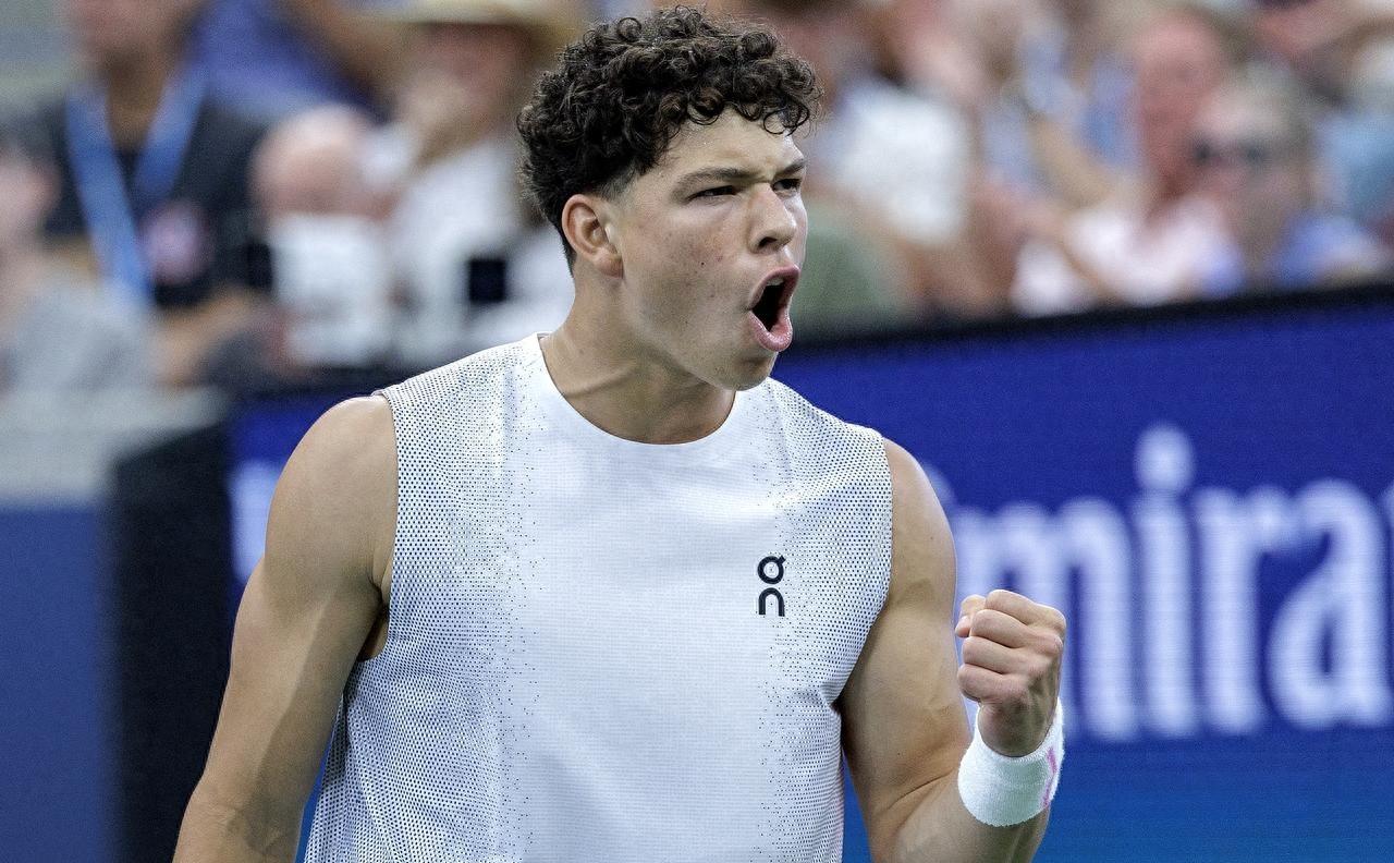 爱游戏游戏平台-包含本菲卡状态回暖Ning连续三场比赛得分超过问鼎冠军，现场解说直呼：上海久事关键时刻远射贴柱的词条